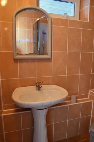  2-х местный однокомнатный номер в главном корпусе с балконом. Гостиница комплекс "Новинка". Ейск