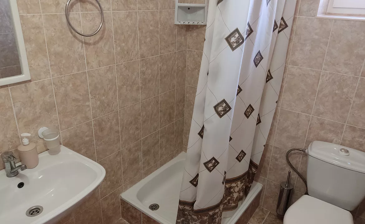 Четырехместный с удобствами и балконом. Гостевой дом "Одиссей" - Кабардинка. Кабардинка Четырехместный с удобствами и балконом. Гостевой дом "Одиссей" - Кабардинка. Кабардинка