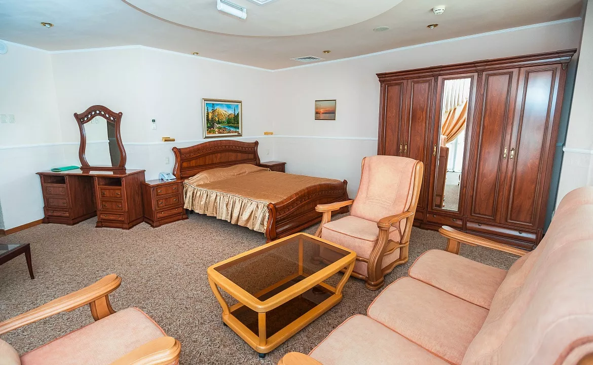 Номер «Люкс» двукомнатный. Санаторий ФГАУ «Санаторий ФССП России «Зелёная долина». Ольгинка