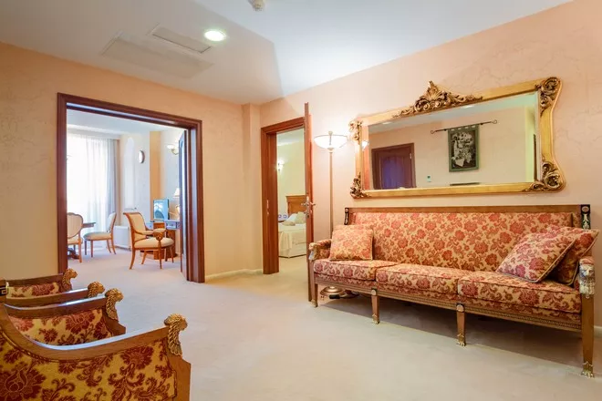 Сьют трехкомнатный. Отель Алые Паруса. Феодосия