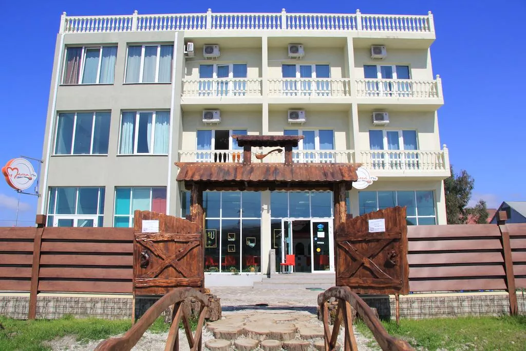 . Гостиница "Парус" . Адлер