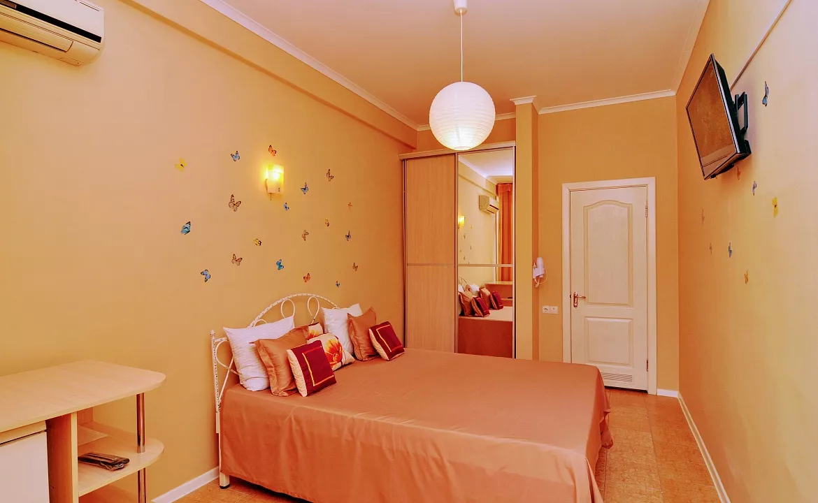 2-местный номер. Отель "У верблюжьих горбов". Коктебель