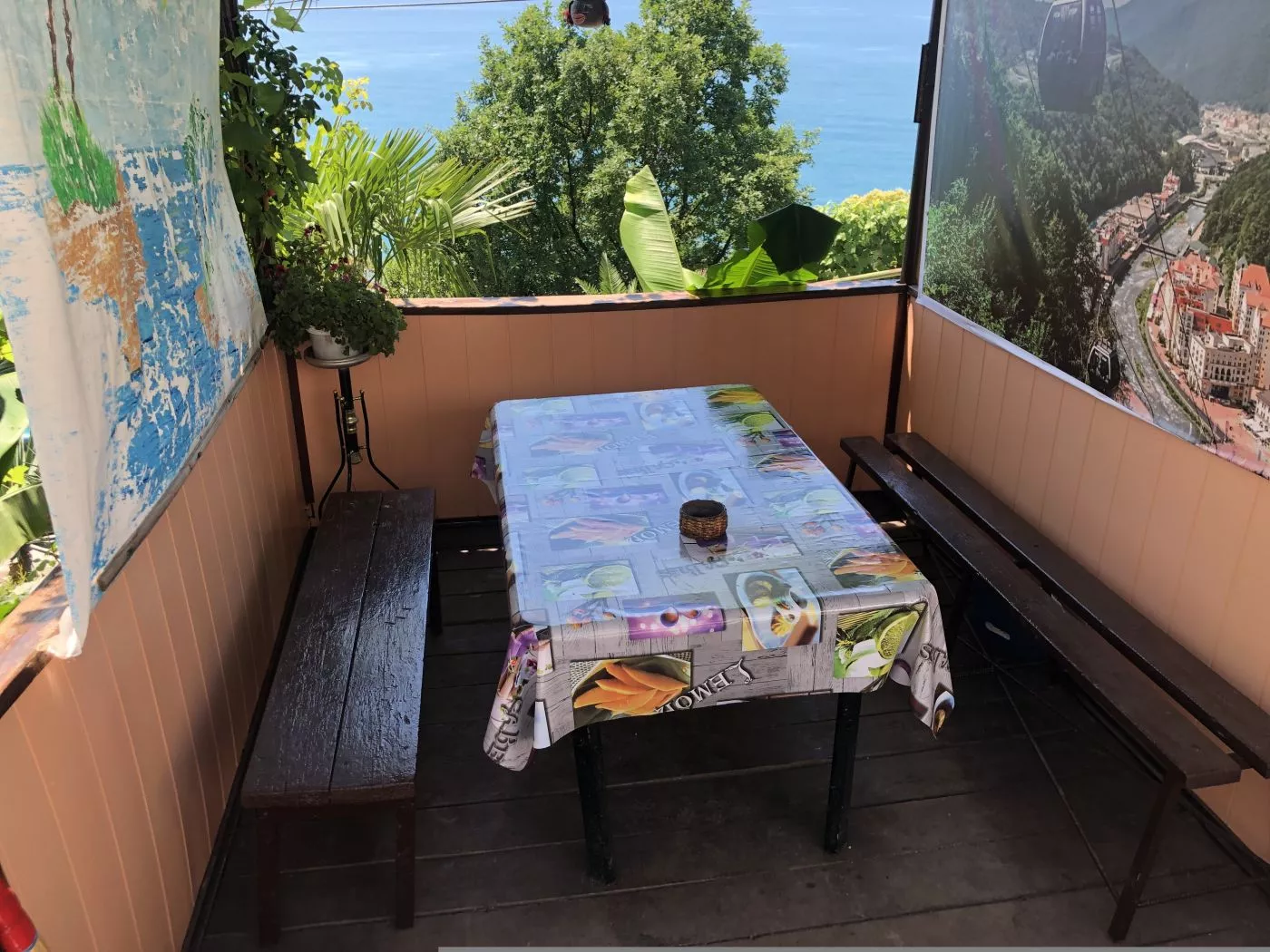 . Квартира со своей личной беседкой и качелями . Лазаревское