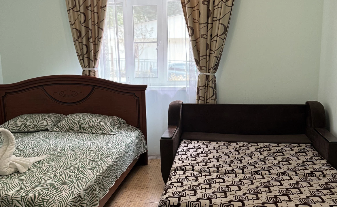 Семейный 3-х комнатный 1 этаж. Гостевой дом "Пантера". Гагра