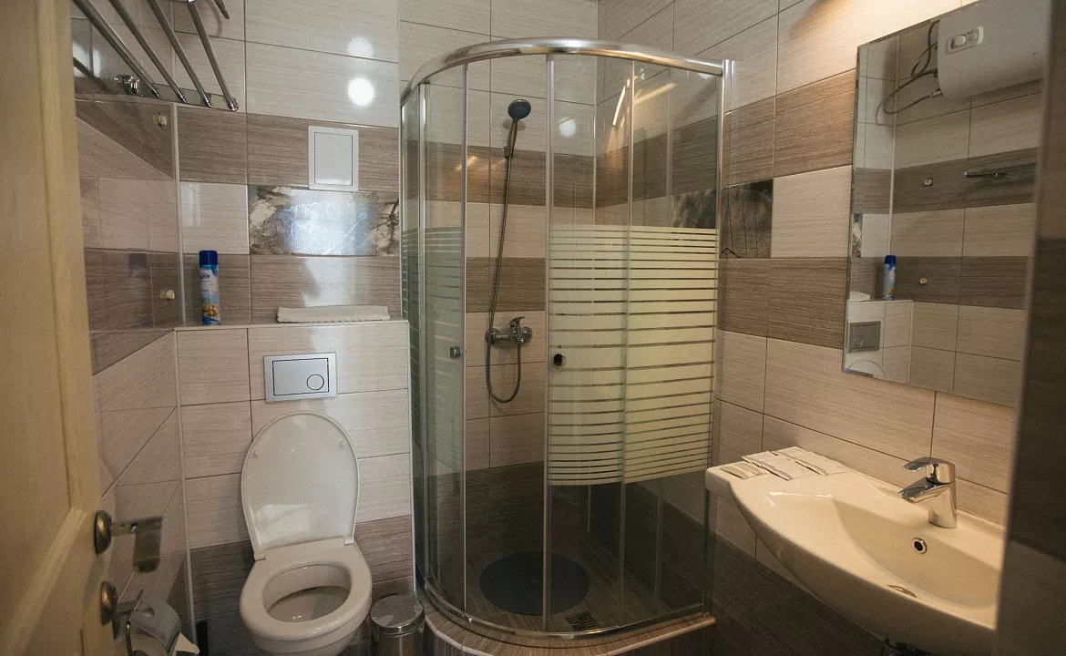 Трехместный номер. Отель АЙСБЕРГ. Лазаревское