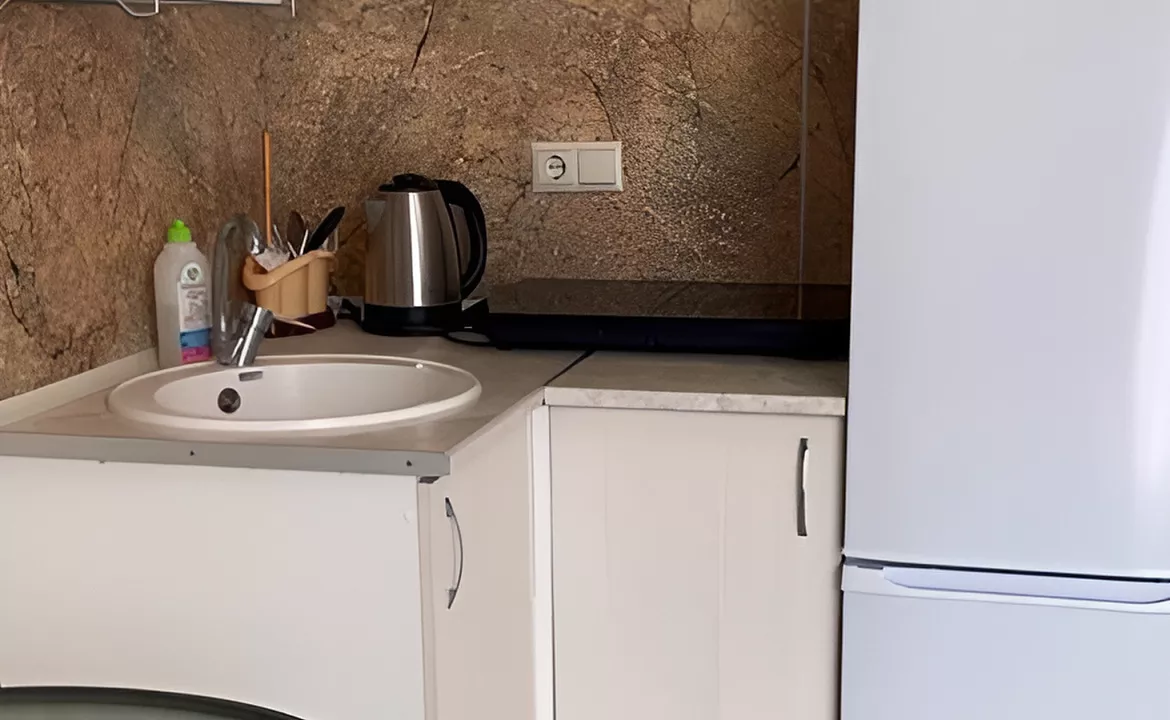 Апартаменты студия на 3-х человек с французским балконом. Гостевой дом "МЕЛИС". Дивноморское