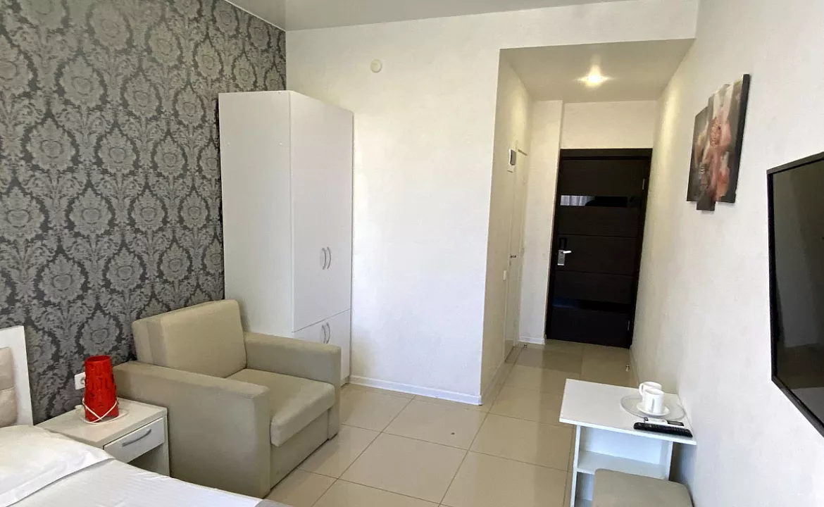 2-х местный номер «Улучшенный» с двуспальной кроватью. Отель «Эра». Анапа