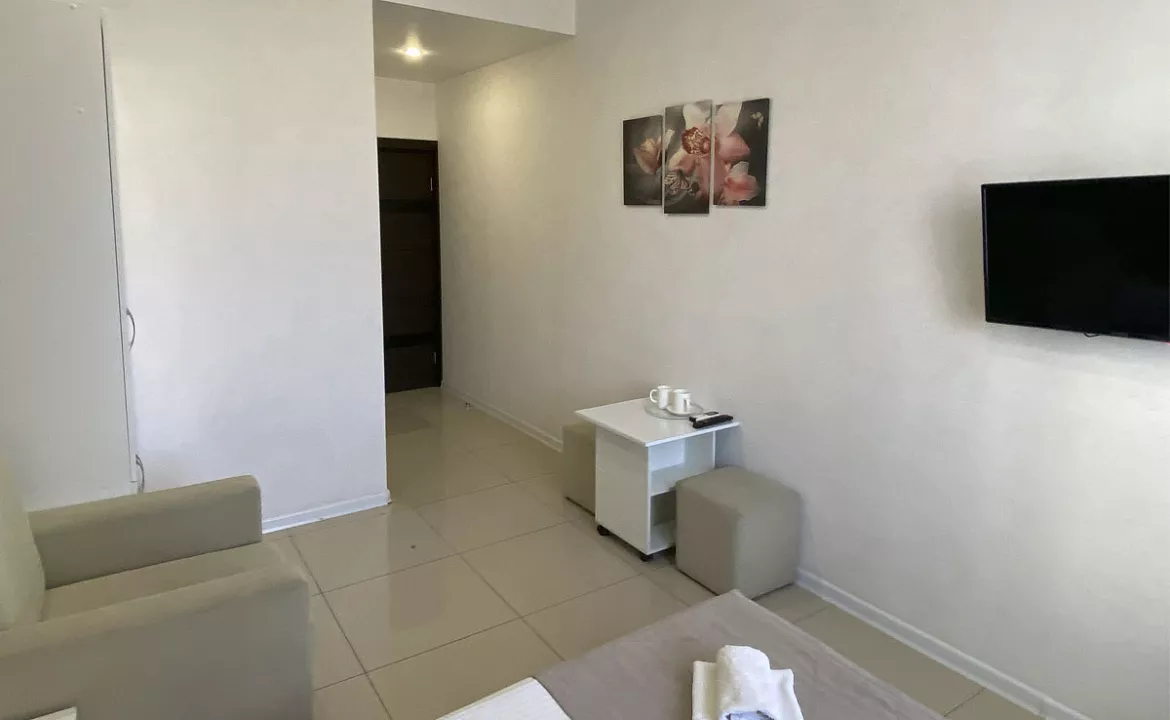 2-х местный номер «Улучшенный» с двуспальной кроватью. Отель «Эра». Анапа