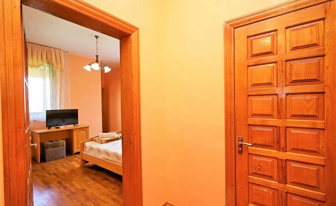 3-х местный номер стандарт. Гостевой дом Атлантис. Лазаревское