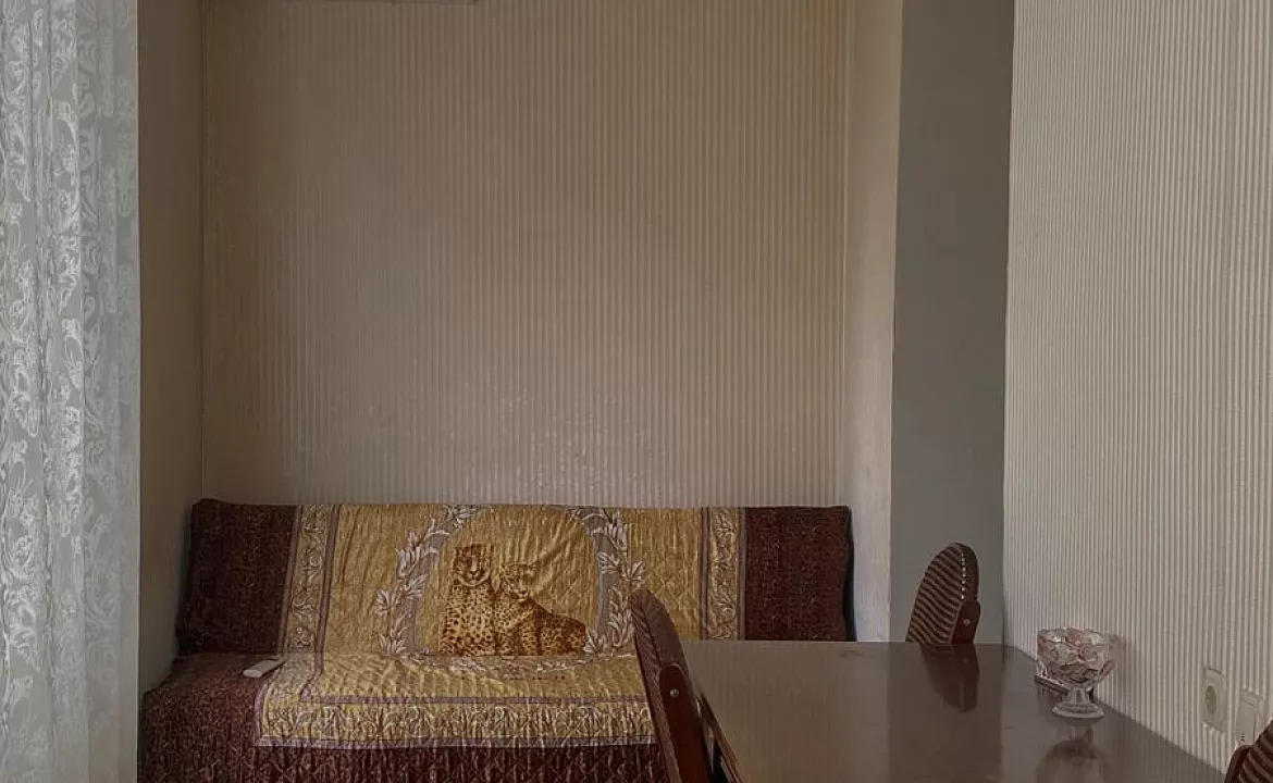 Двухкомнатная квартира под ключ. Двухкомнатная квартира у рынка . Гагра