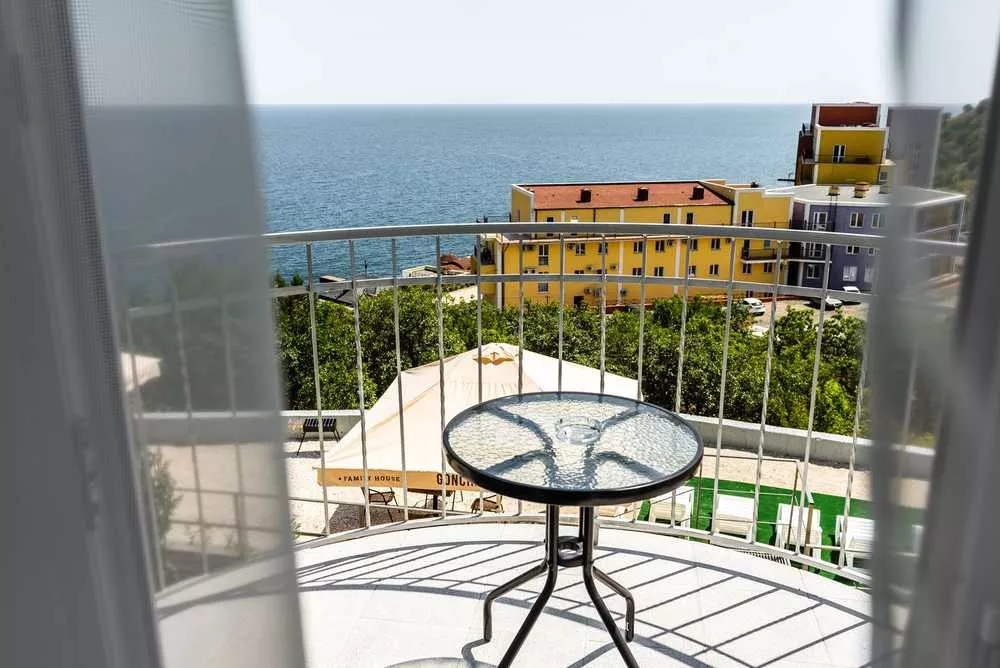 Трехместный полулюкс с видом на море. Гостевой дом The Goncharov’s Family House. Семидворье