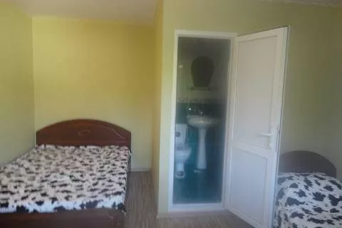 Трехместный номер «Стандарт» с удобствами. Гостевой дом «Коралл-Лоо». Лоо