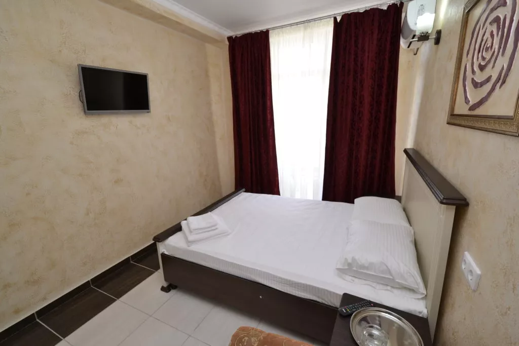 Двухместный номер с балконом. Гостевой дом «Акрополь» - Витязево. Витязево