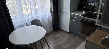 Квартира в многоквартирном доме 1-комнатная квартира на Ул. Голубые Дали дом 6