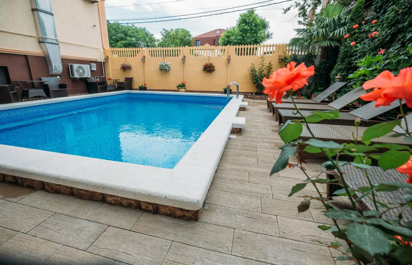 . Отель "Алые Паруса" ★★ . Анапа