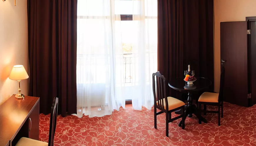 Люкс с видом на море и 2 балконами. Отель "Калифорния". Геленджик