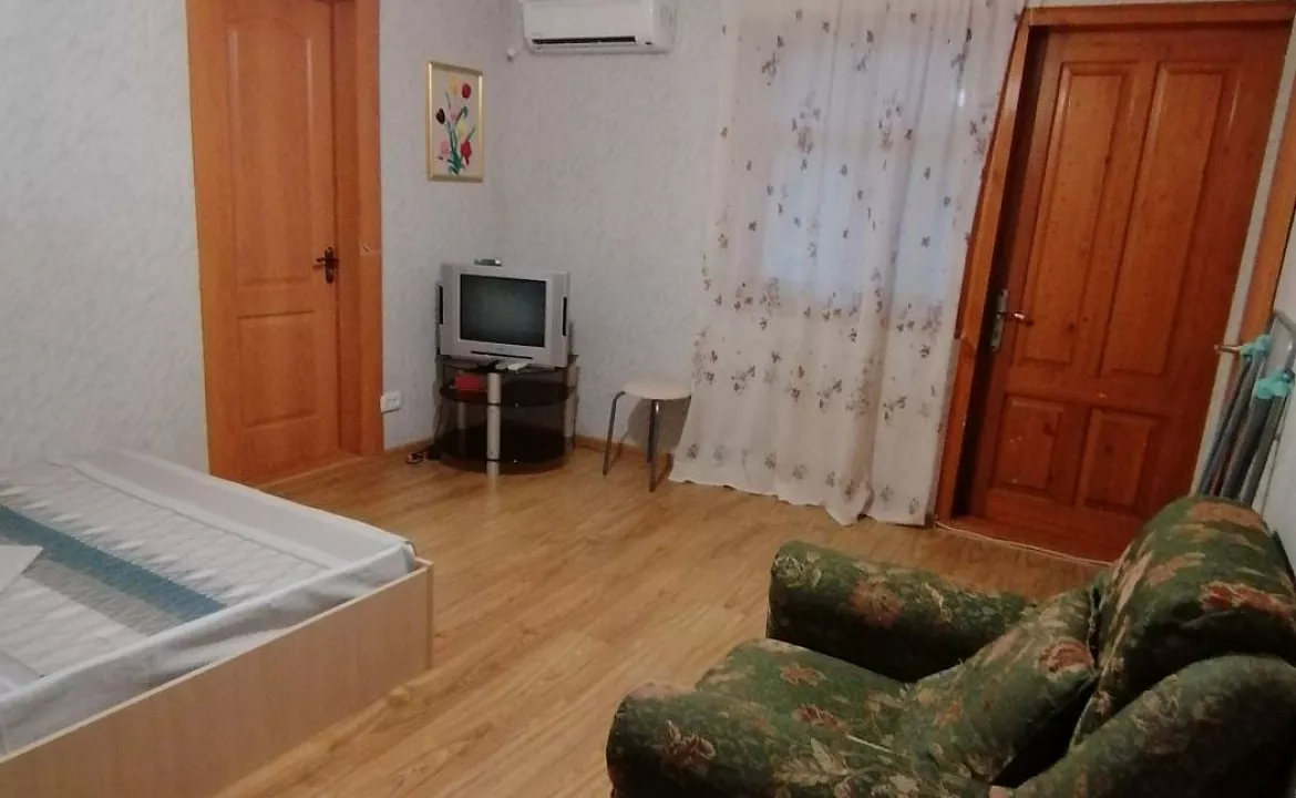 две комнаты. Гостевой дом "У Светланы". Ейск