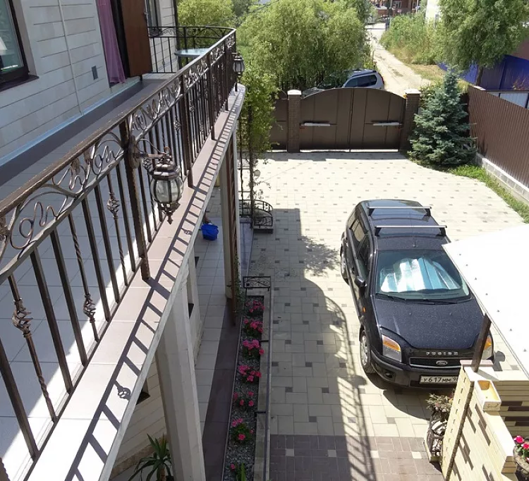 . Гостевой дом Радужная 12. Голубицкая