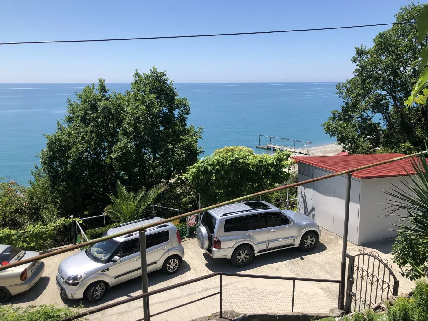 . Квартира со своей личной беседкой и качелями . Лазаревское