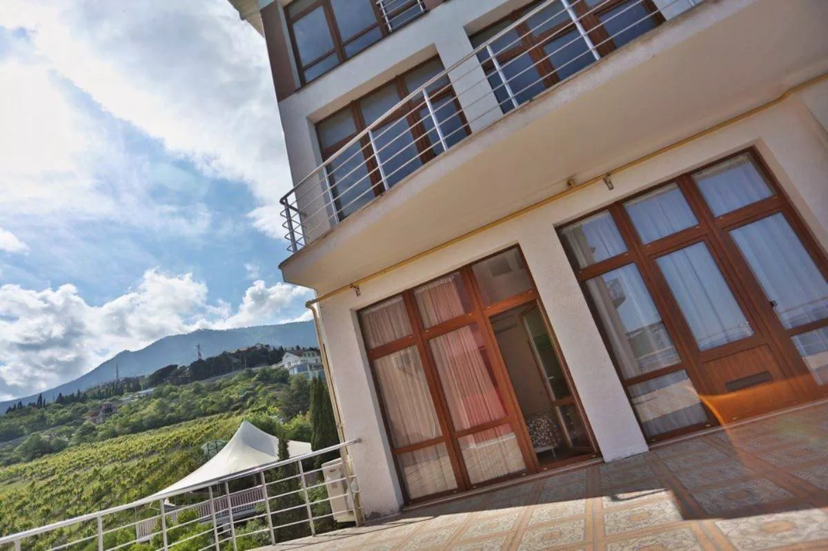 . Гостиничный комплекс «Весёлый Хотэй». Гурзуф