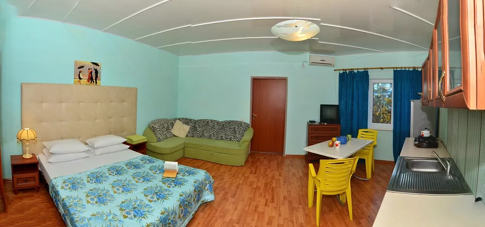 Домик 2 с кухней. Частная усадьба "Дом Роз". Заозерное