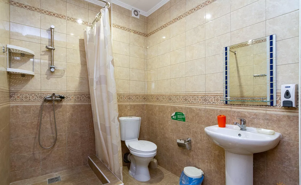 Семейный номер. Гостиница "Жемчужина Ямала". Лоо