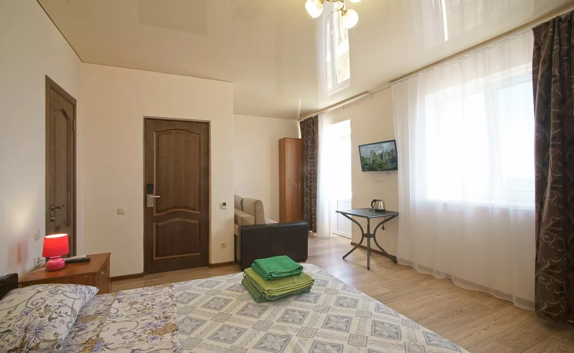 ДВУХМЕСТНЫЙ УЛУЧШЕННЫЙ ЮГ С БАЛКОНОМ. Отель "Ягуар". Гурзуф