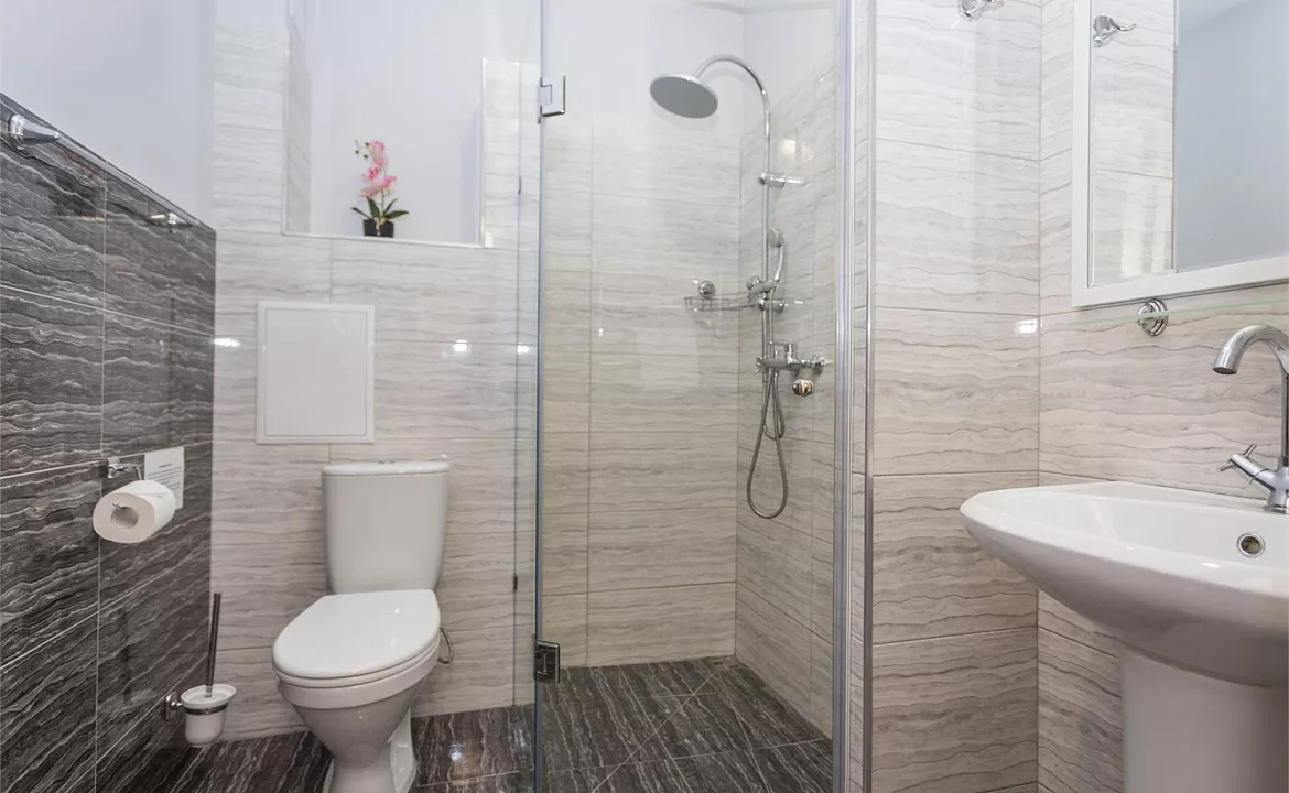 Апартаменты с балконом. Апартаменты "Гости". Красная Поляна