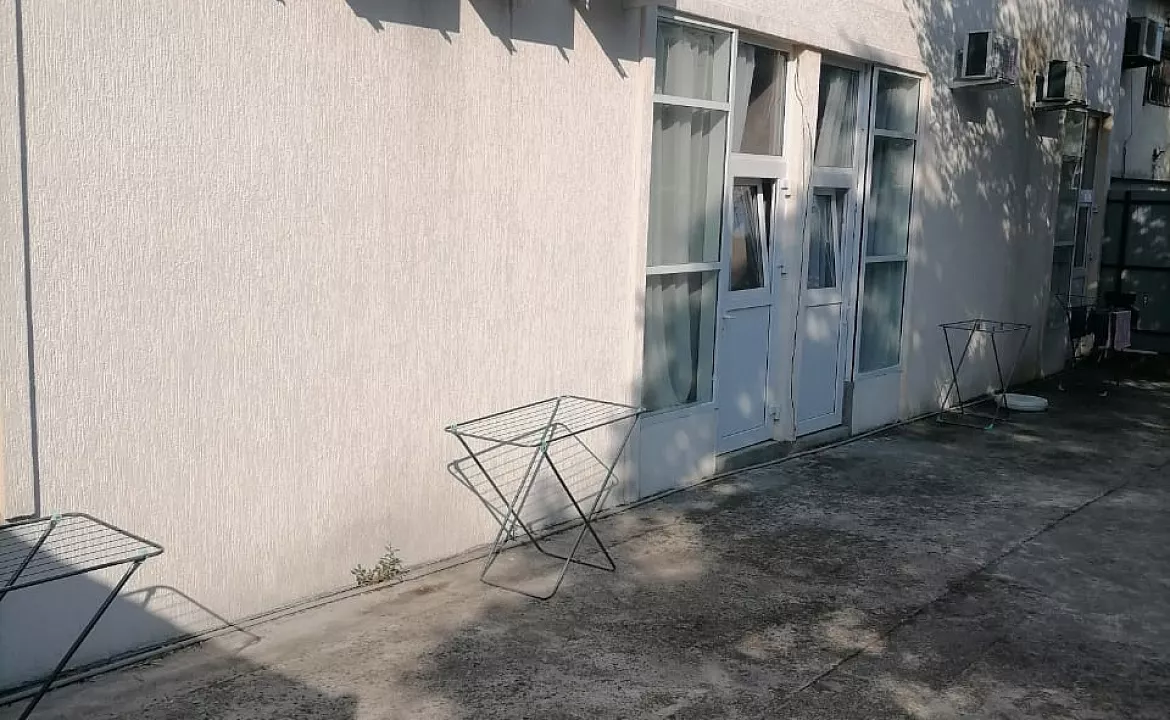 Трехместные апартаменты. Гостевой дом Четыре сезона. Лоо