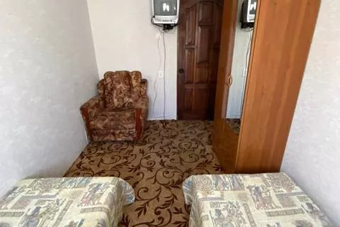 Двухместная комната с санузлом на этаже. Частный сектор "Светлана на Луговой". Адлер