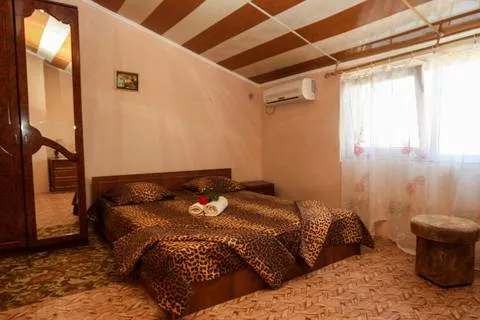 Номер 4-х местный «Улучшенный». Гостевой дом «Виктория» - Заозерное. Заозерное Номер 4-х местный «Улучшенный». Гостевой дом «Виктория» - Заозерное. Заозерное