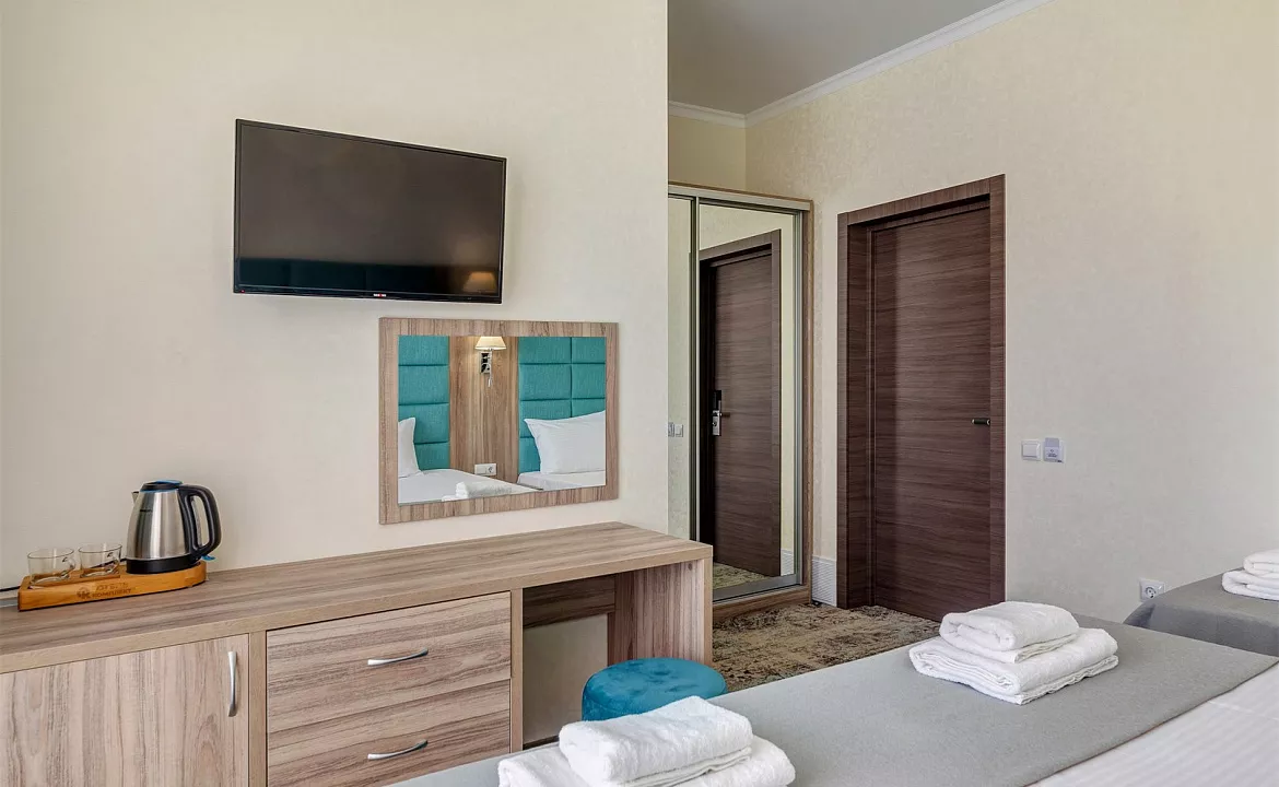 Улучшенный 3х-местный. Отель Премьер. Геленджик