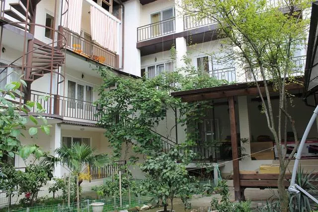 . Гостевой дом "У Александра" . Лазаревское