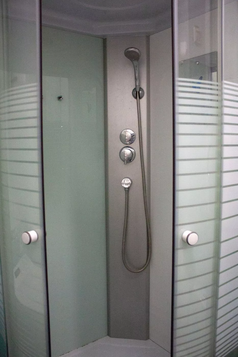 . Квартира в многоквартирном доме 2-комн. в центре Сочи. Сочи