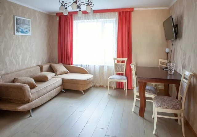  4 -х местный 2-х комнатный люкс в главном корпусе. Гостиница комплекс "Новинка". Ейск