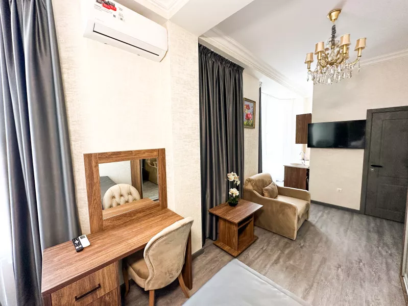 Трехместный номер студио. Отель Офелия. Адлер