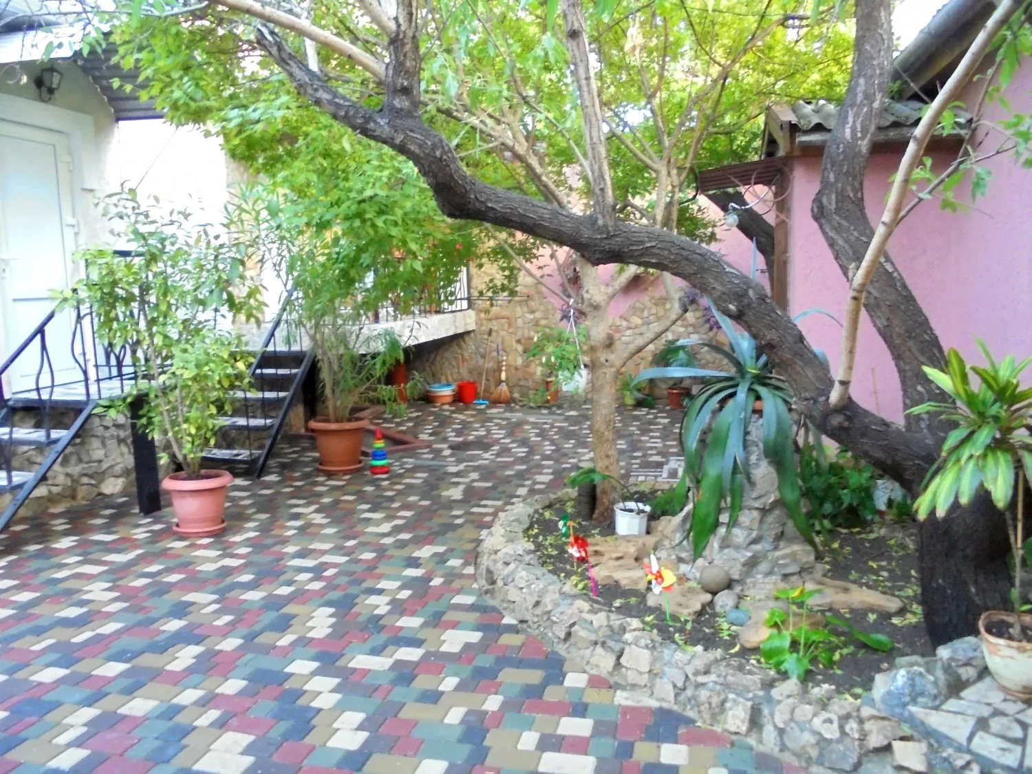 . Дом под ключ  Двухкомнатный домик с террасой на 3-7 человек.. Феодосия