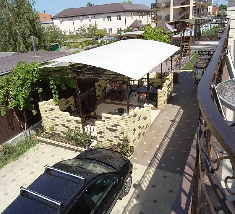 . Гостевой дом Радужная 12. Голубицкая