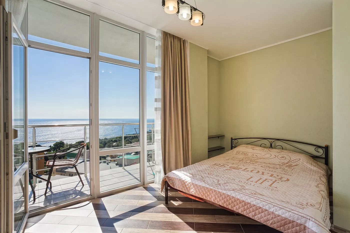 . Квартира в многоквартирном доме Видовые апартаменты в Мисхоре. Кореиз . Квартира в многоквартирном доме Видовые апартаменты в Мисхоре. Кореиз