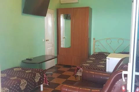  3-х местный с удобствами. Гостевой дом "Волна". Лазаревское