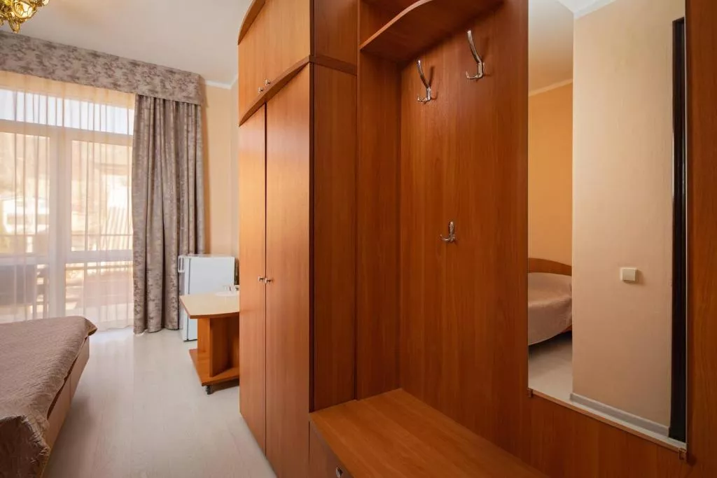 . Гостиница "Круиз". Геленджик