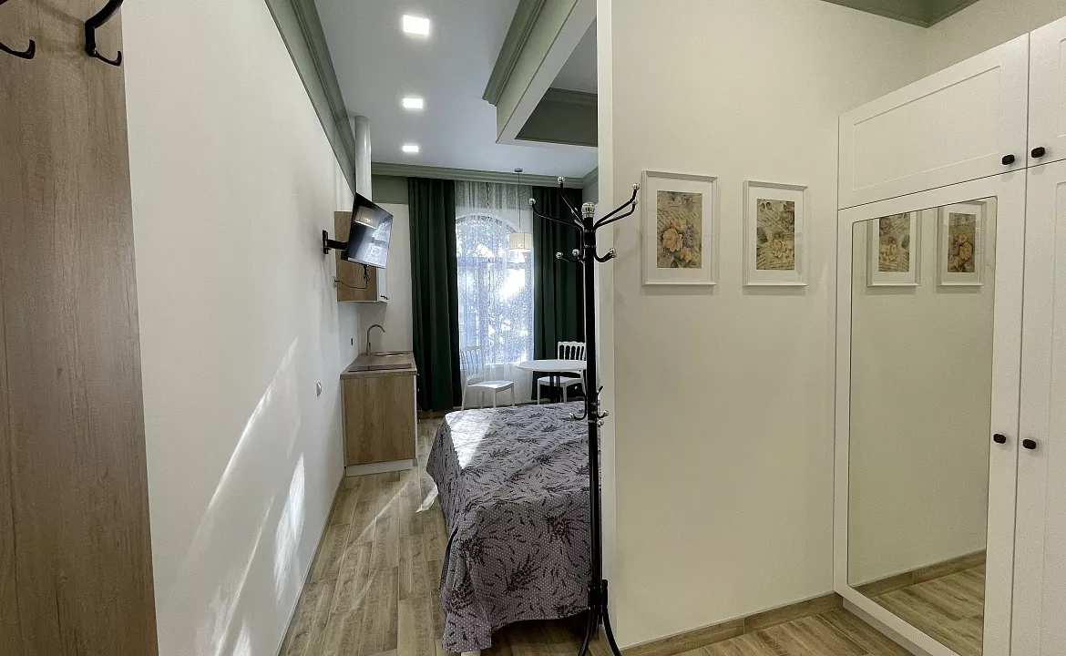 Апартамент для 2 гостей. Квартира в многоквартирном доме Апартамент-студия. Ливадия