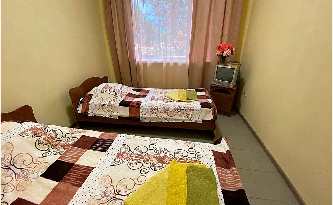 2-комнатный 4-местныйномер без балкона,  1 этаж. Гостиница Астерия. Ейск