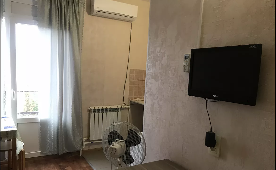 Четырёхместный номер с балконом . Частный сектор Ирис . Сочи