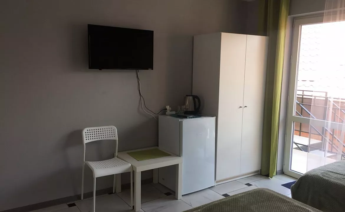 Трёхместный номер. Гостевой дом «Пчела». Ейск