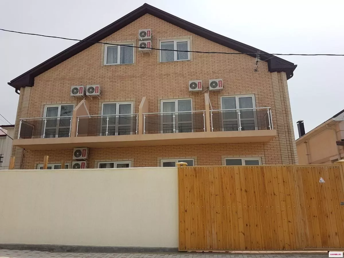 . Гостевой дом "Янтарный" . Кабардинка