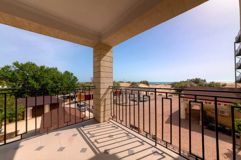 . Отель У моря "Palace". Витязево