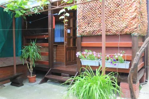 Деревянный коттедж на первом этаже № 2. Гостевой дом Гостевой дом «Ольга». Алушта