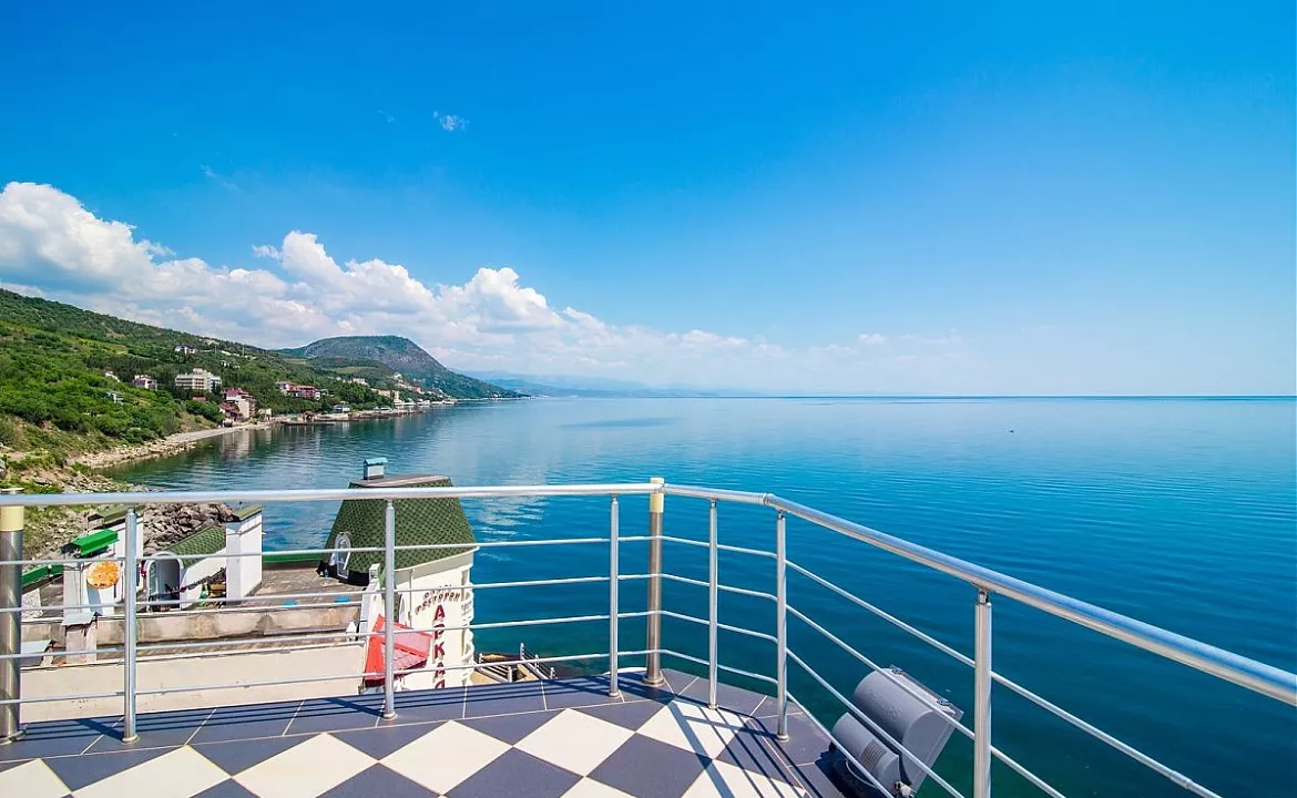 Студия (вид на море). Hotel & Osteophaty center "Lotus". Утёс