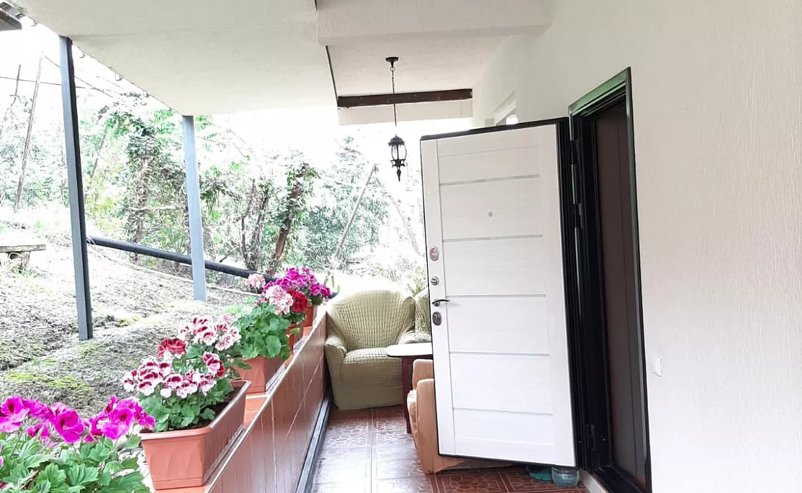 Отдельный этаж (первый) двухэтажного дома, вход отдельный. . Частный сектор "Этаж на Ландышевой" . Сочи